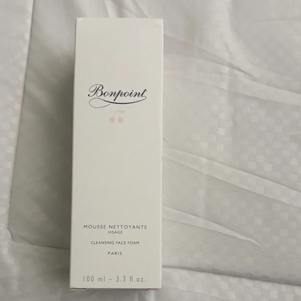 Bonpoint White Cleansing Foam with Light Pink Logo